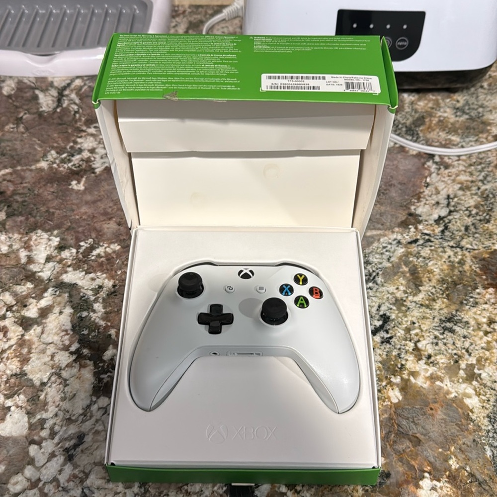 Xbox one wireless white controller